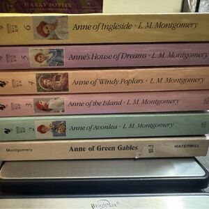 Anne book set 1-6  ***24 hr clearance sale***